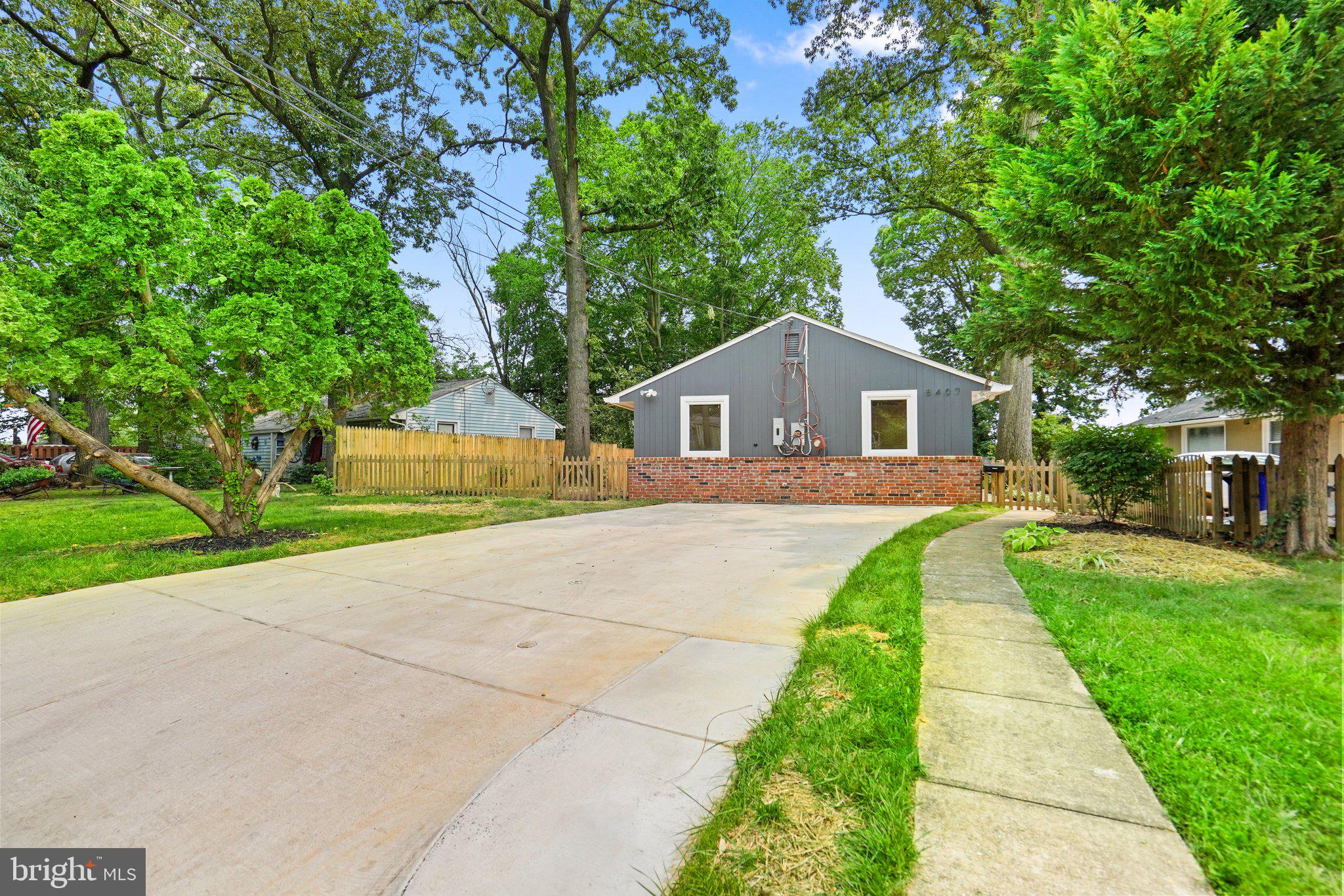 8407 Tahona Dr
