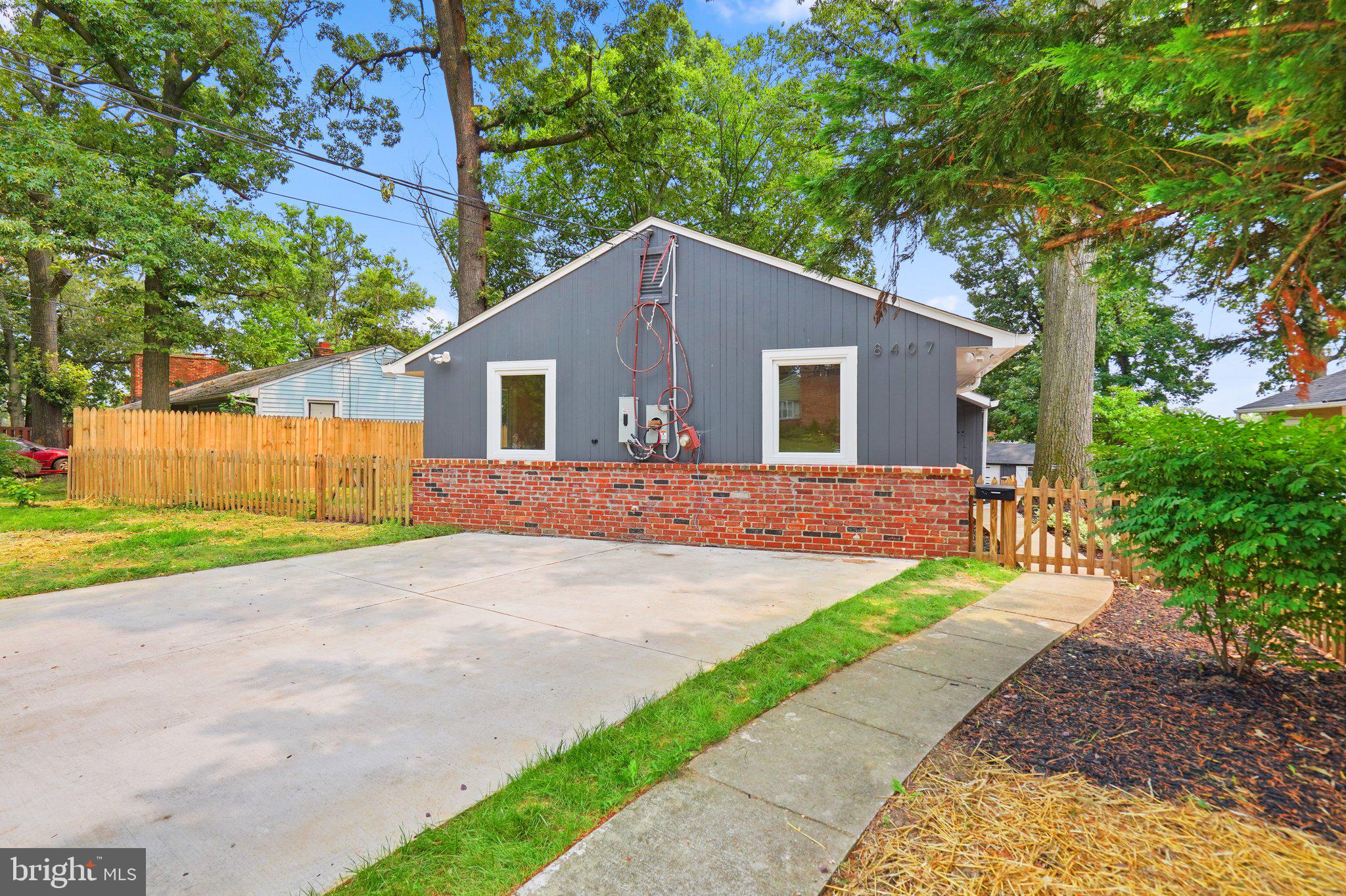8407 Tahona Dr