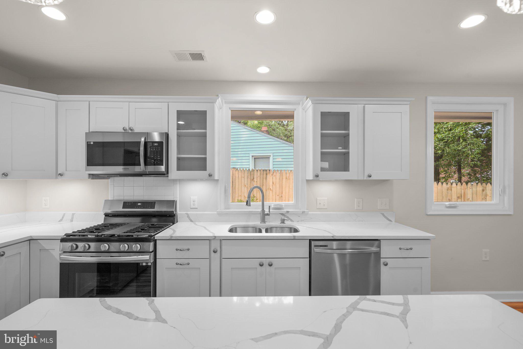8407 Tahona Dr