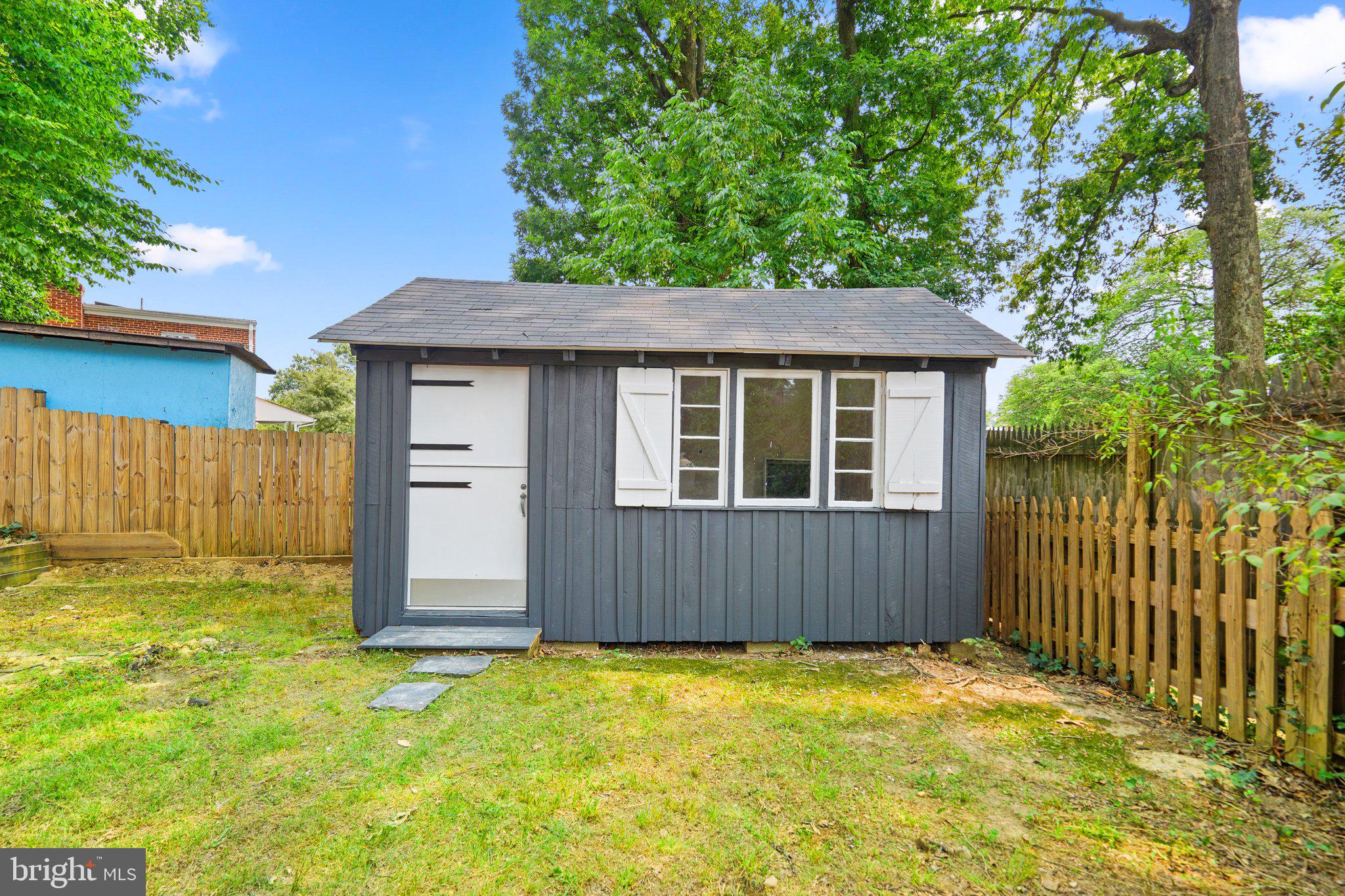8407 Tahona Dr