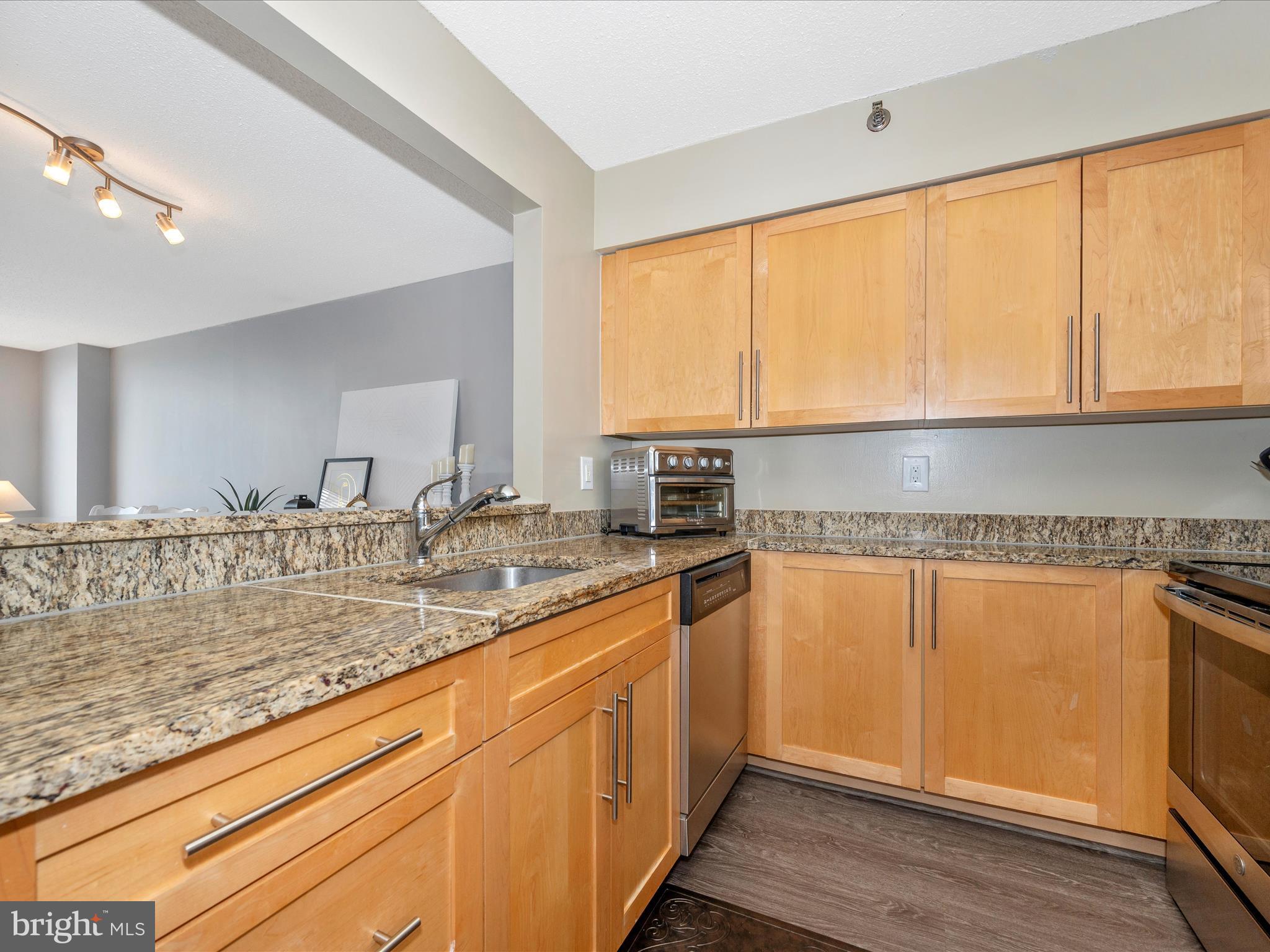 10101 Grosvenor Pl #612