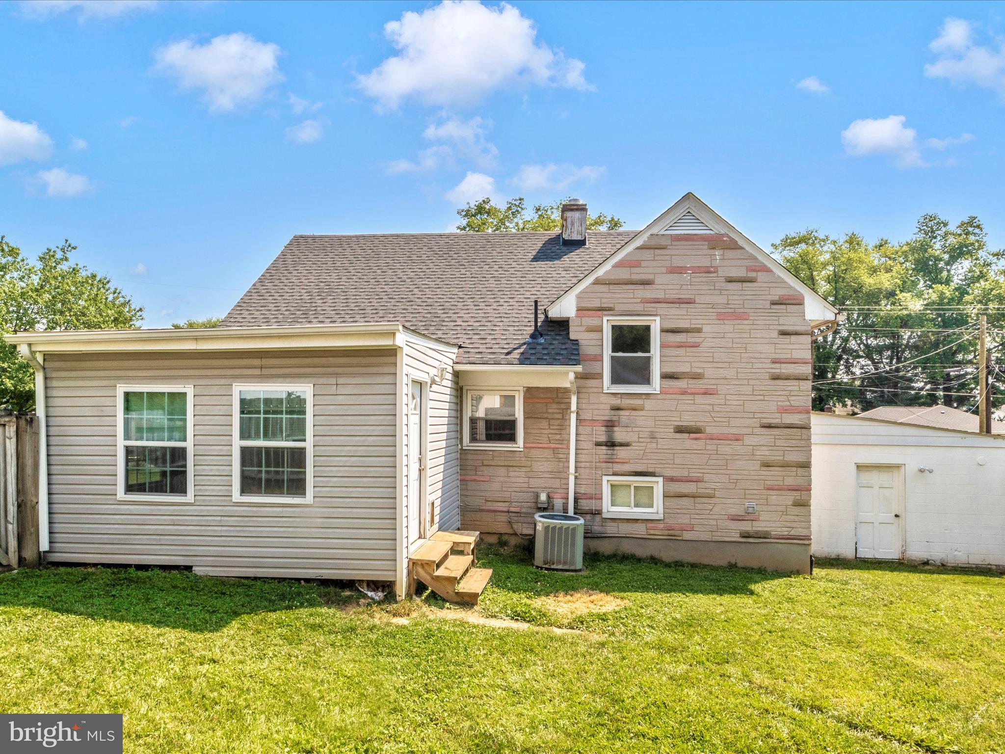 13418 Parkland Dr