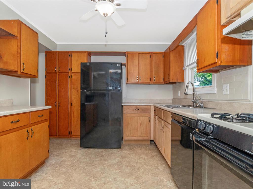 13418 Parkland Dr