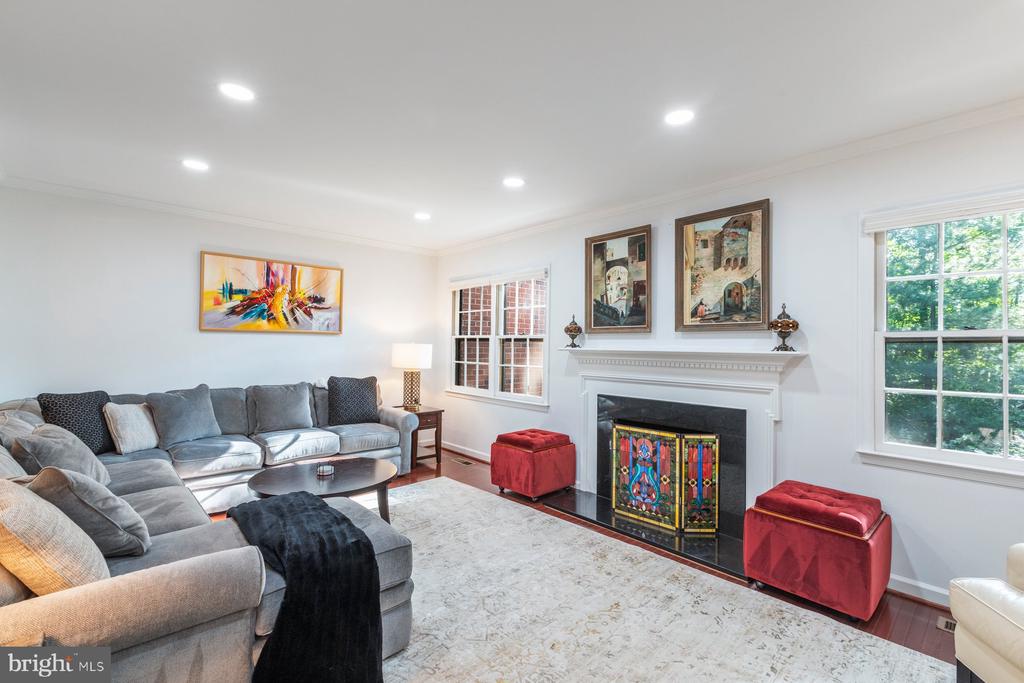 11404 Dorchester Ln