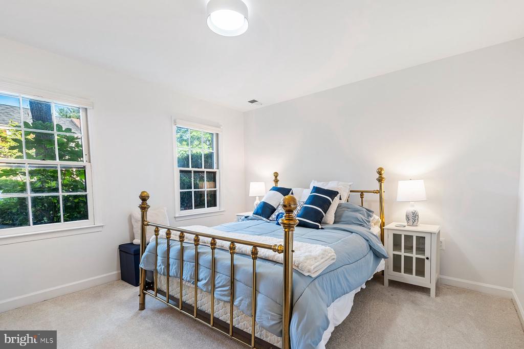 11404 Dorchester Ln