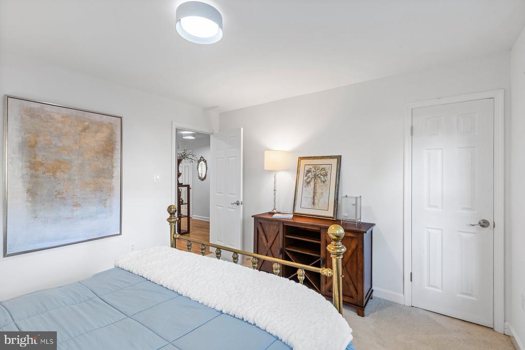 11404 Dorchester Ln