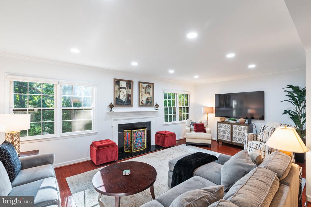 11404 Dorchester Ln