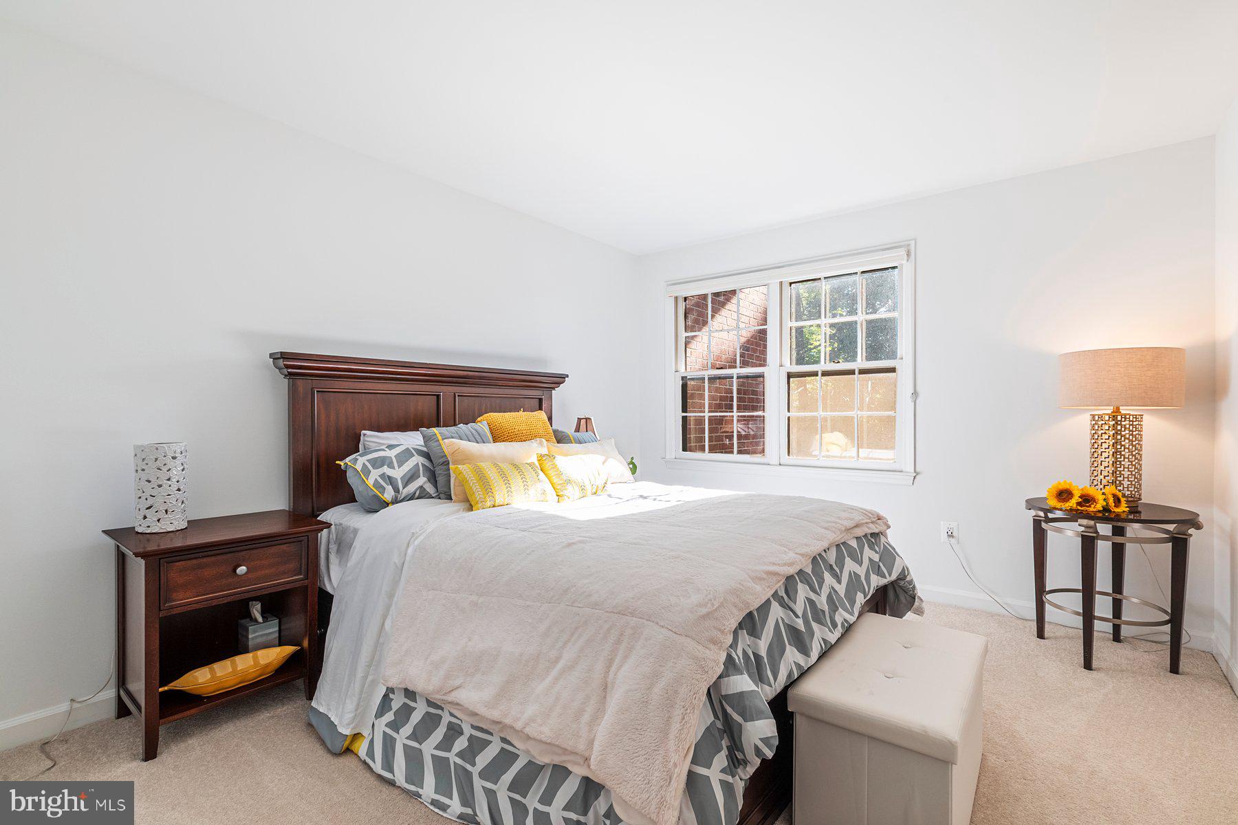 11404 Dorchester Ln