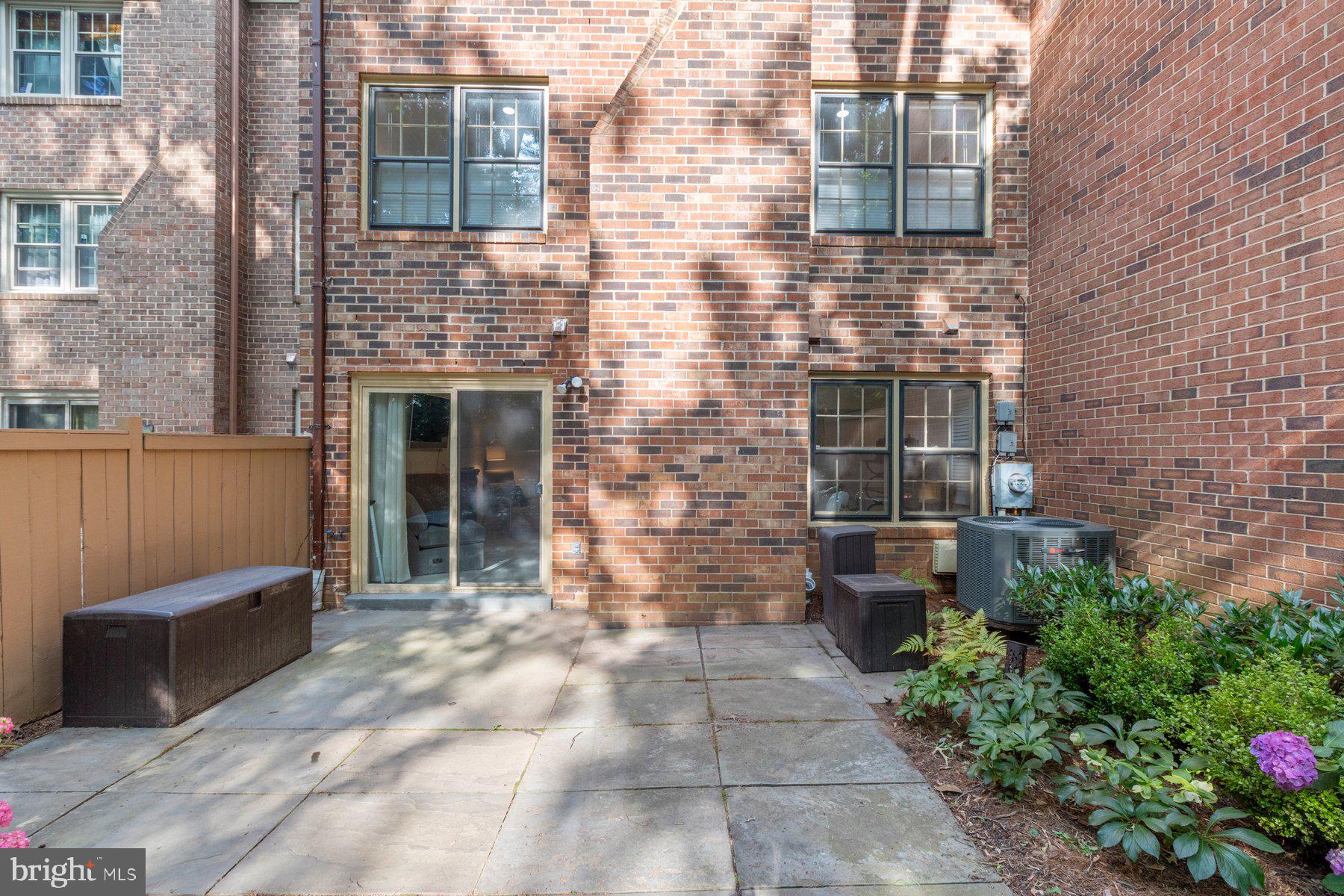 11404 Dorchester Ln