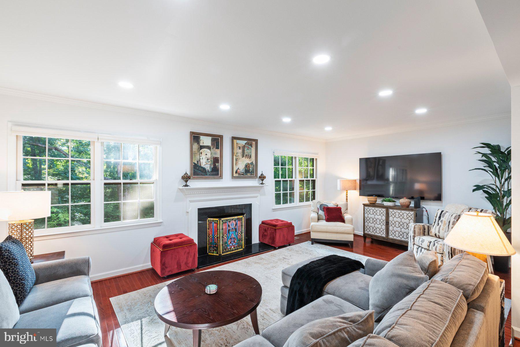 11404 Dorchester Ln