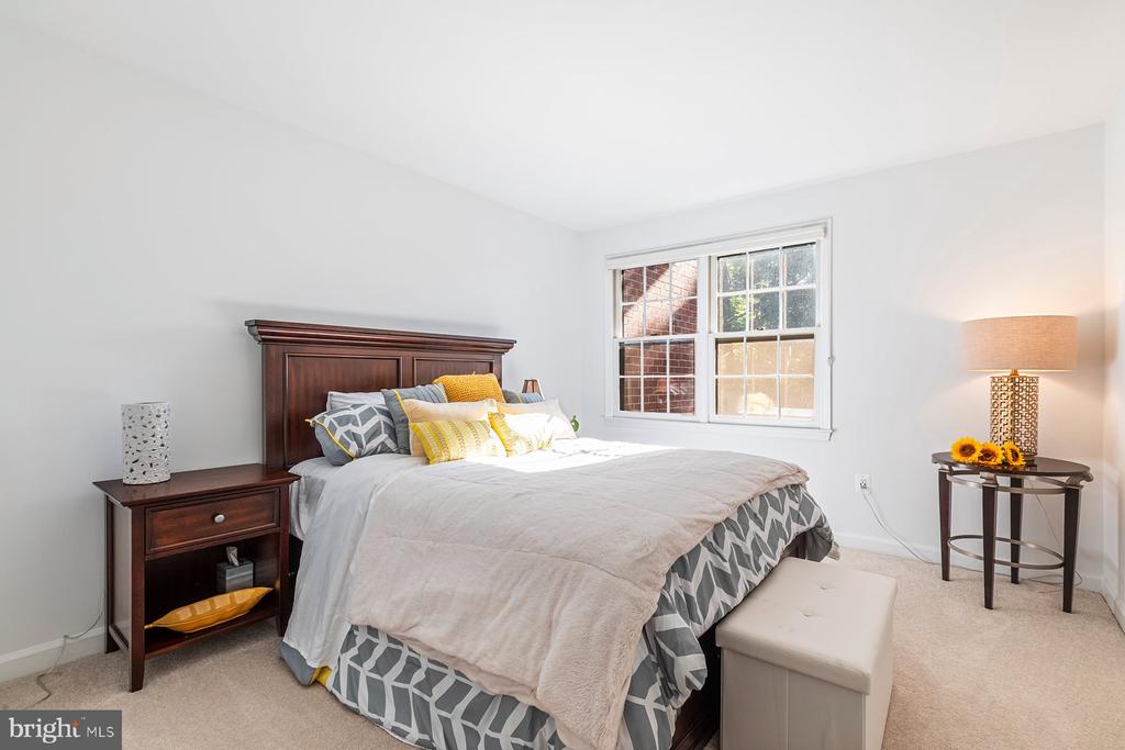 11404 Dorchester Ln