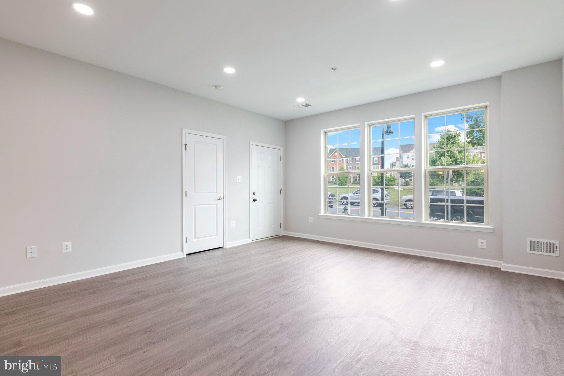 13742 Dovekie Ave #405l
