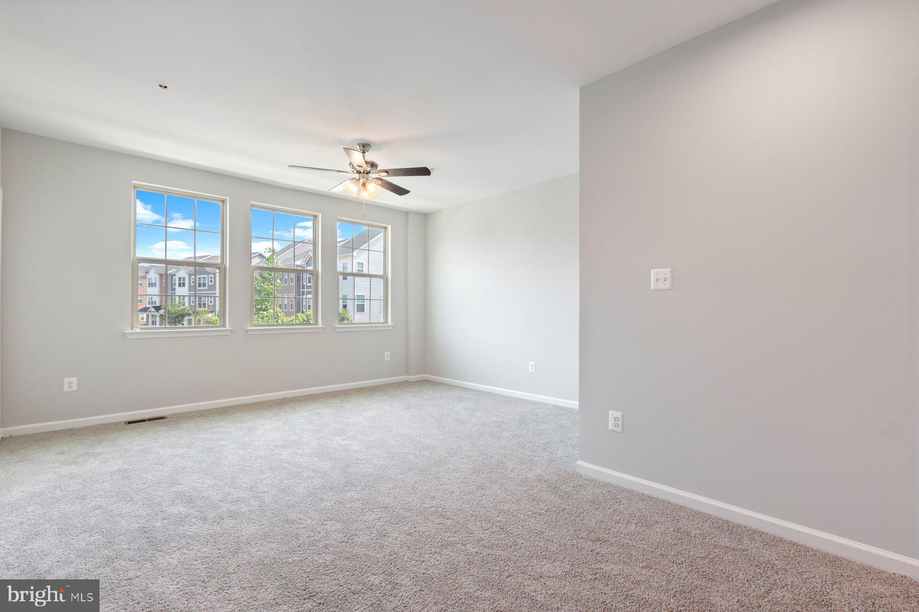 13742 Dovekie Ave #405l