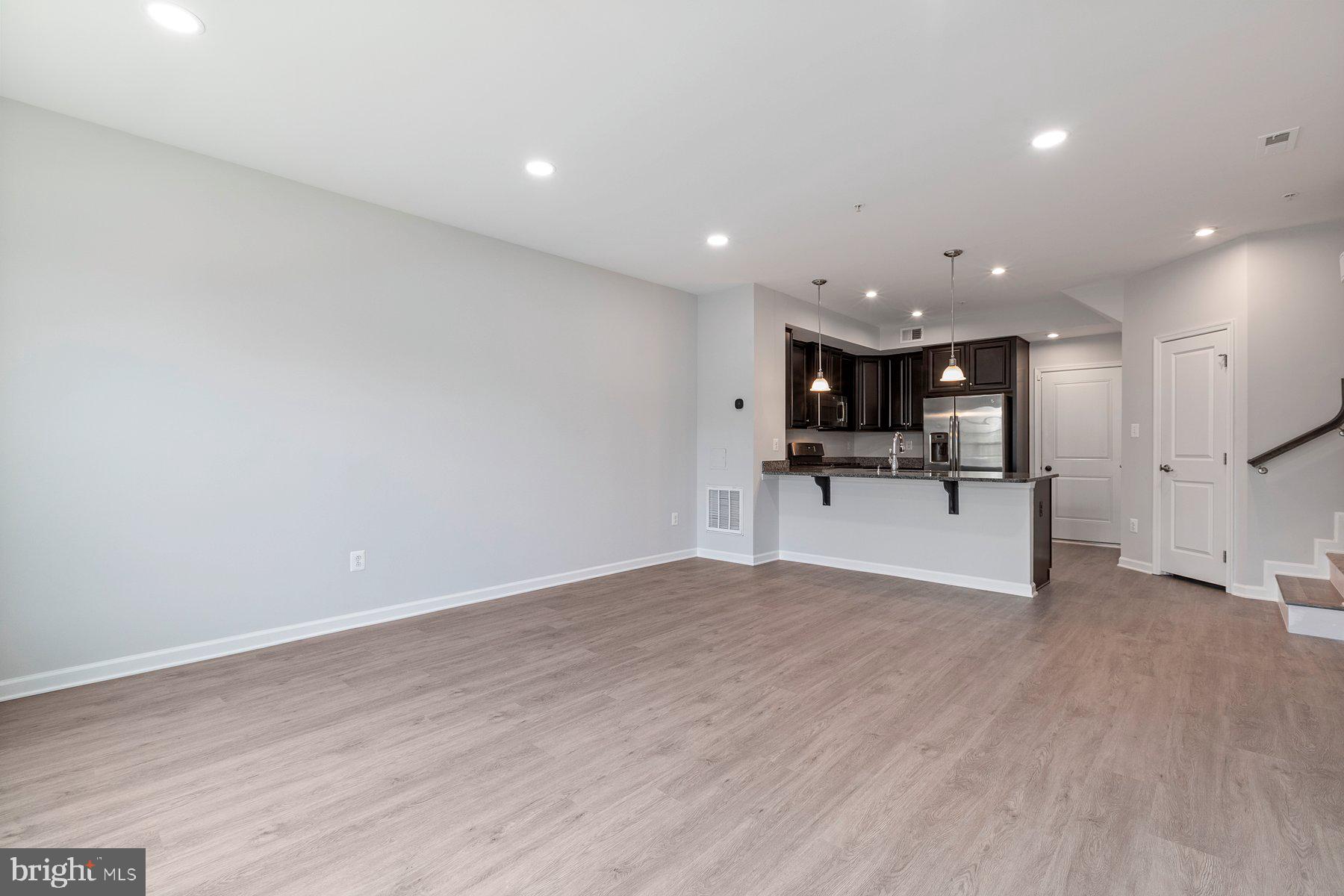 13742 Dovekie Ave #405l