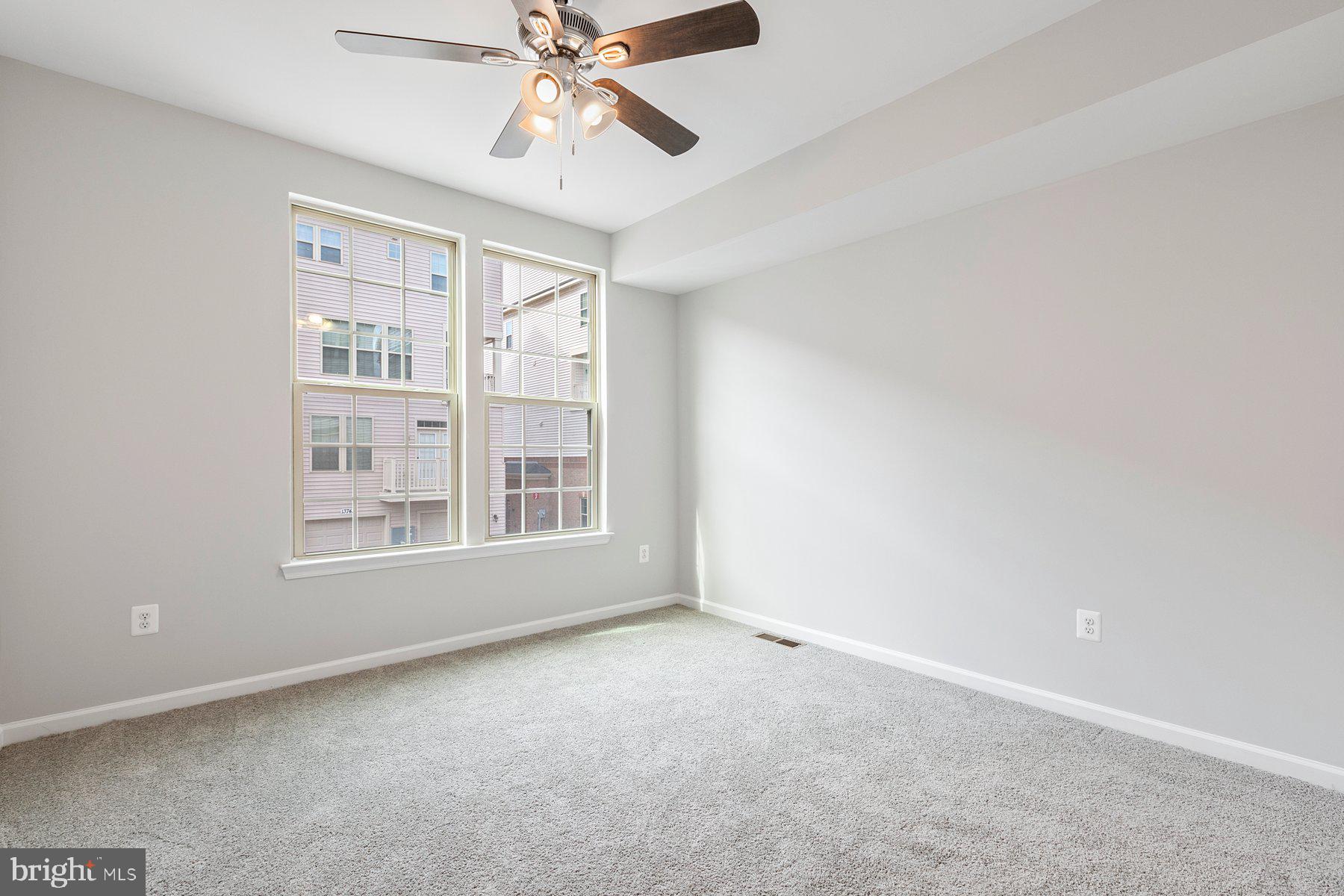 13742 Dovekie Ave #405l