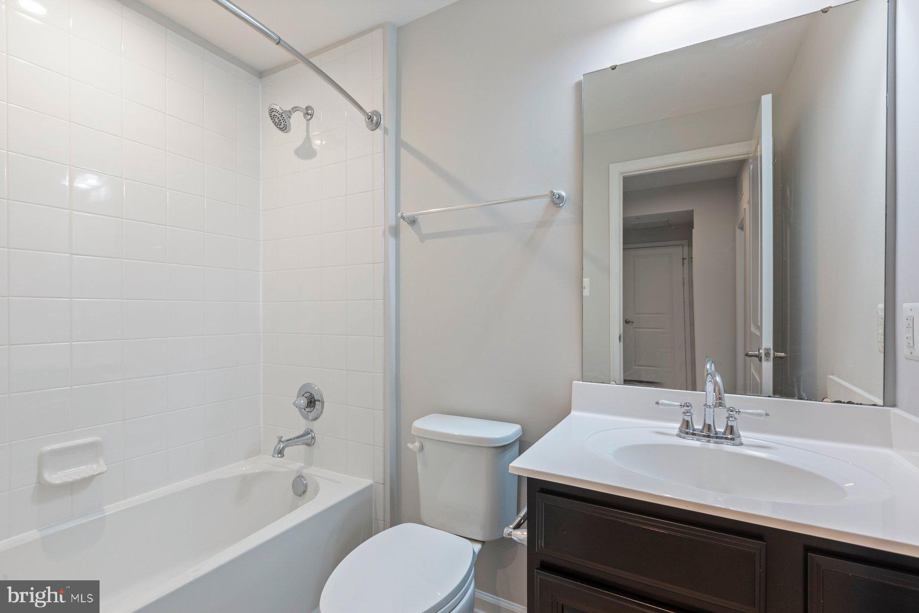 13742 Dovekie Ave #405l
