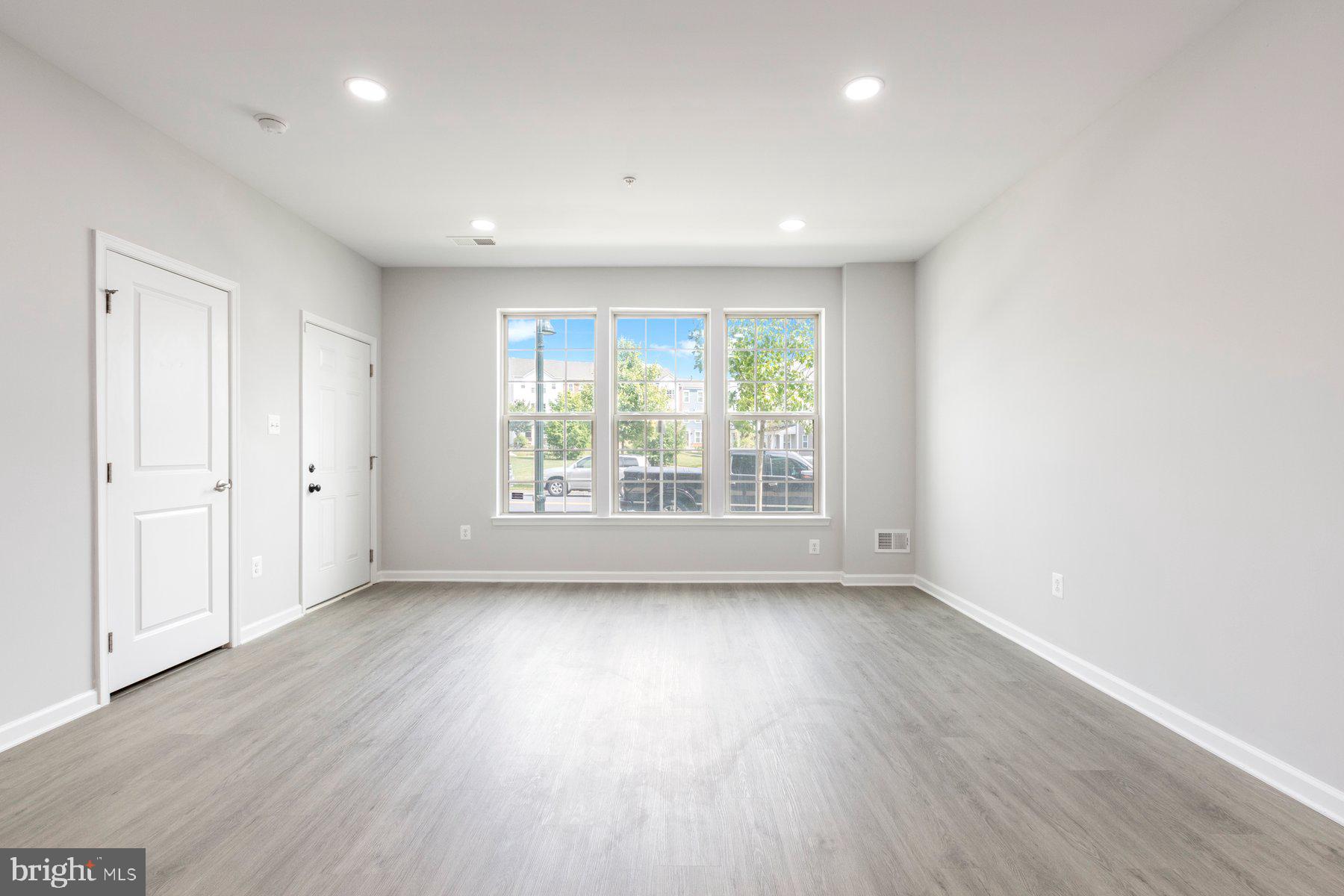 13742 Dovekie Ave #405l