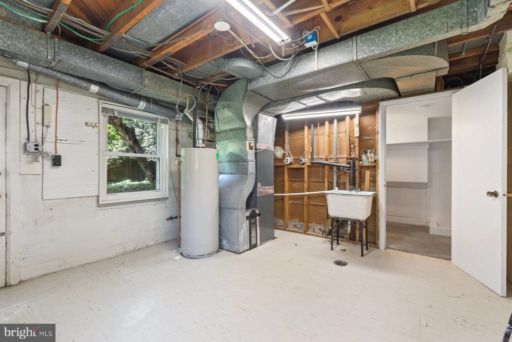 9706 Brixton Ln