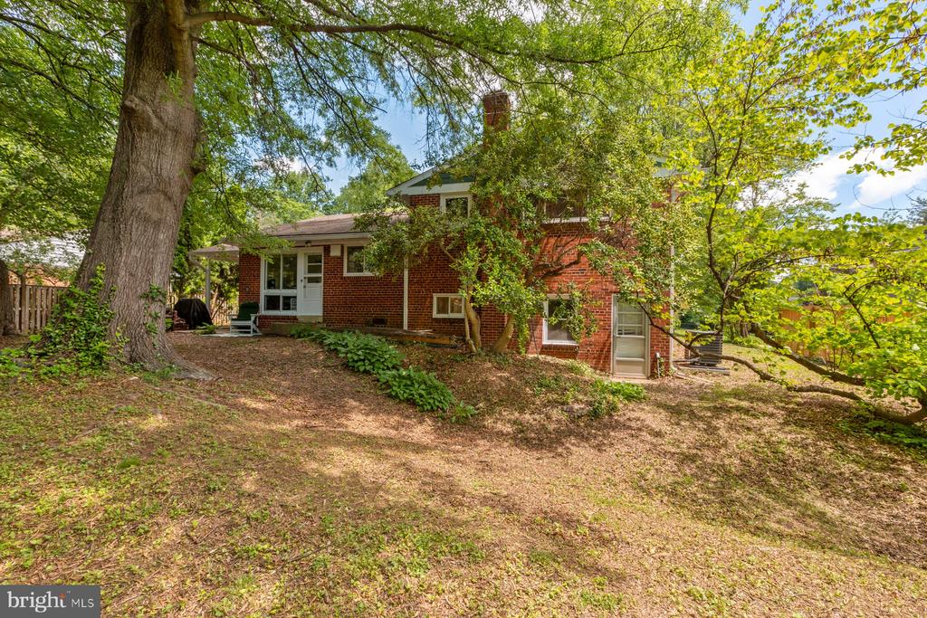 9706 Brixton Ln