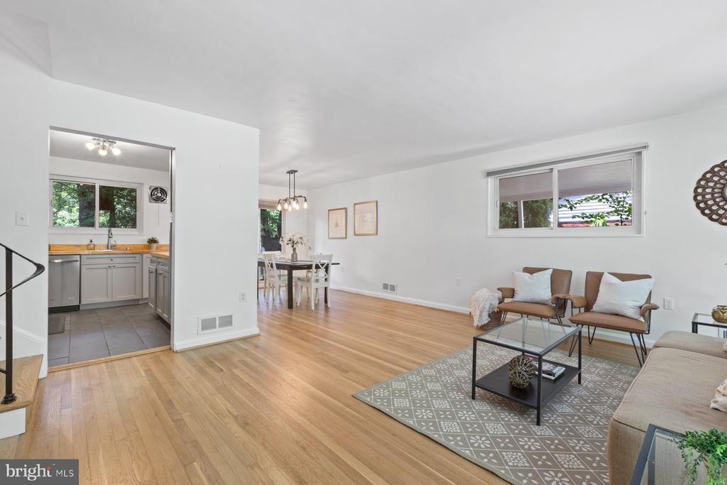 9706 Brixton Ln