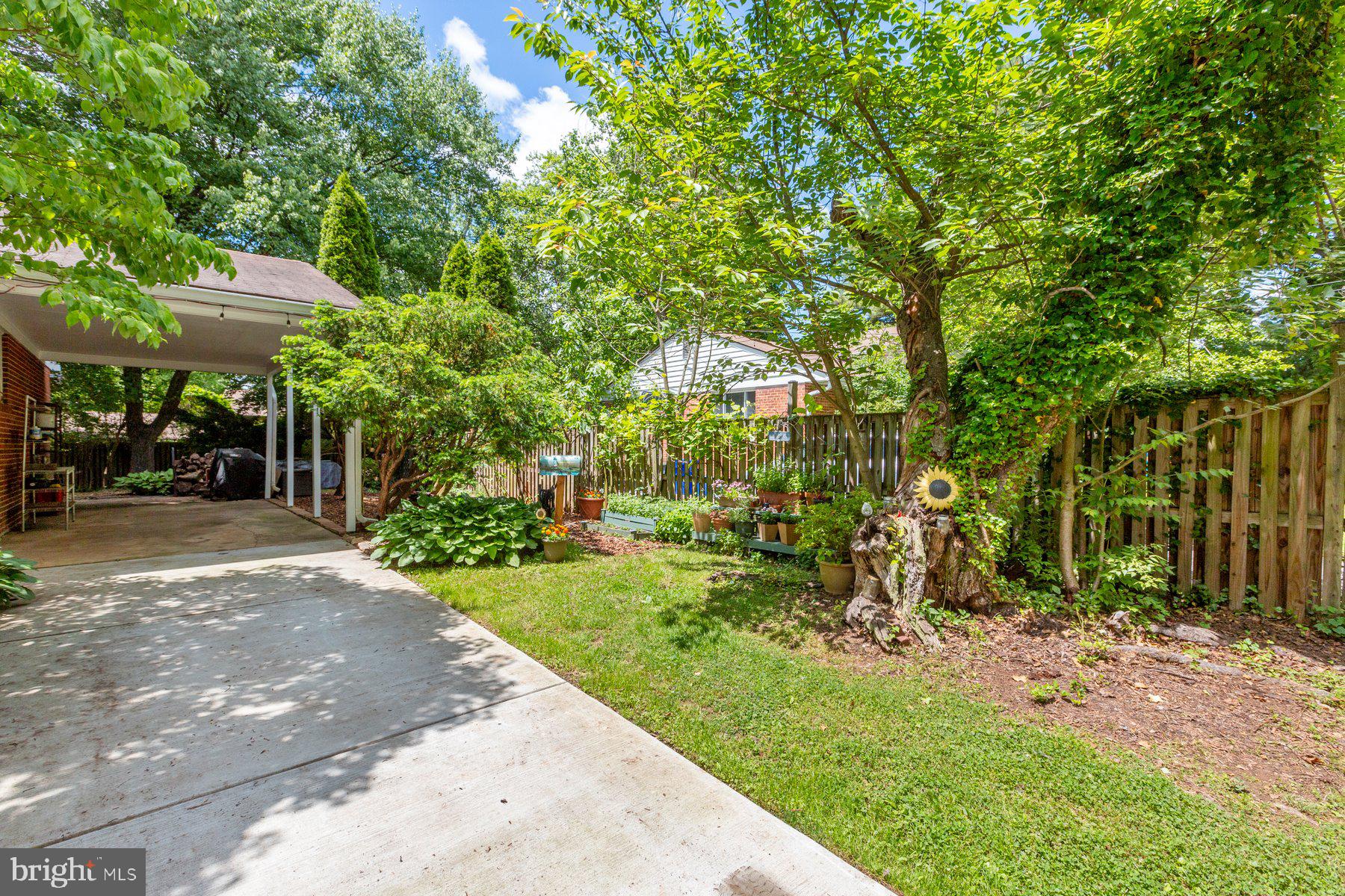9706 Brixton Ln