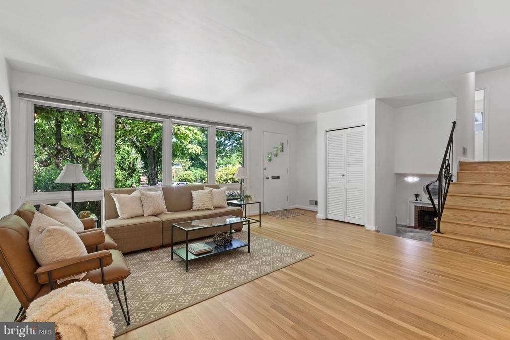 9706 Brixton Ln