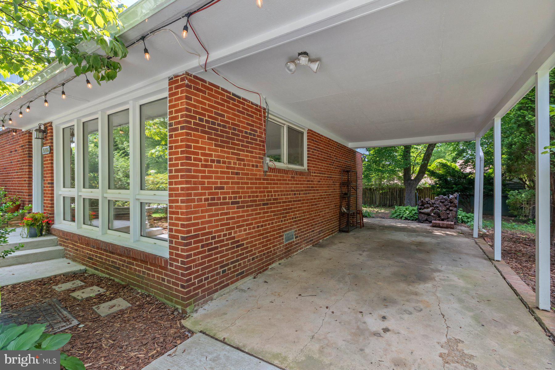 9706 Brixton Ln