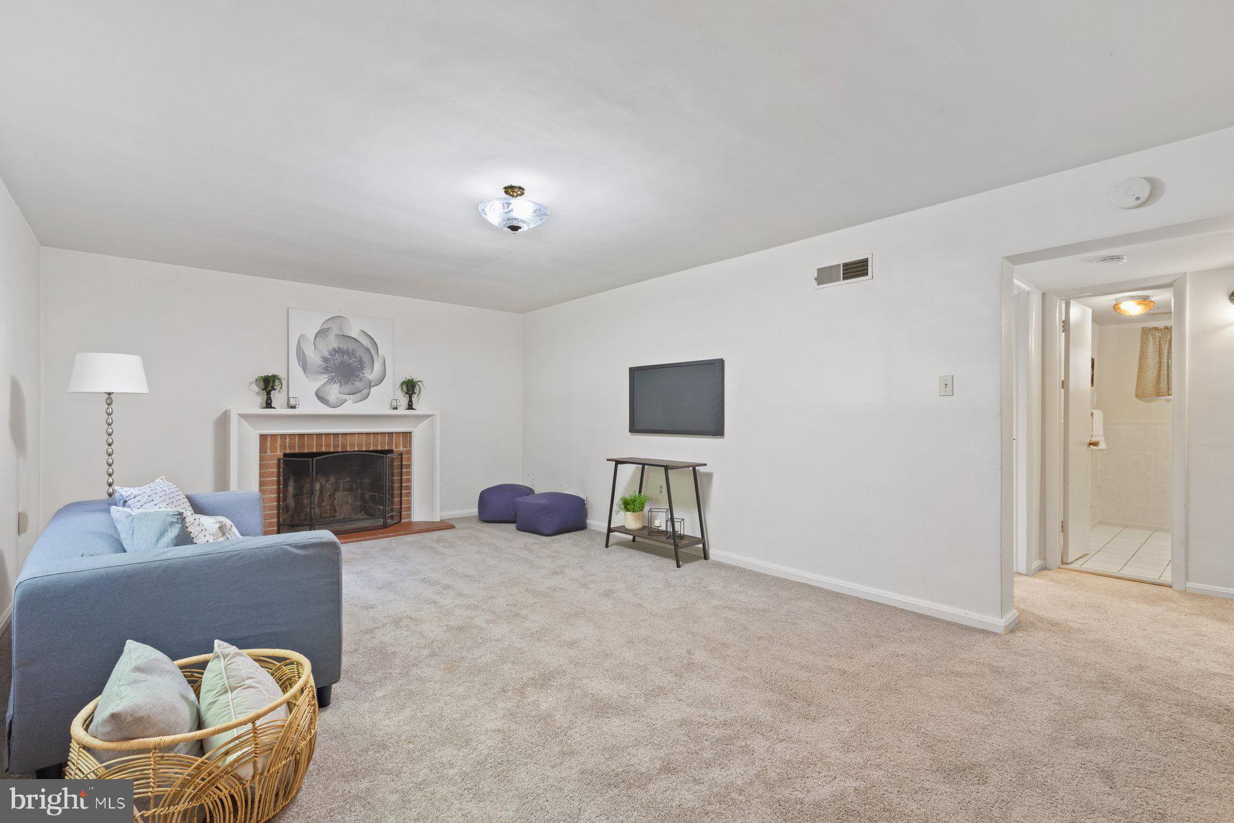 9706 Brixton Ln