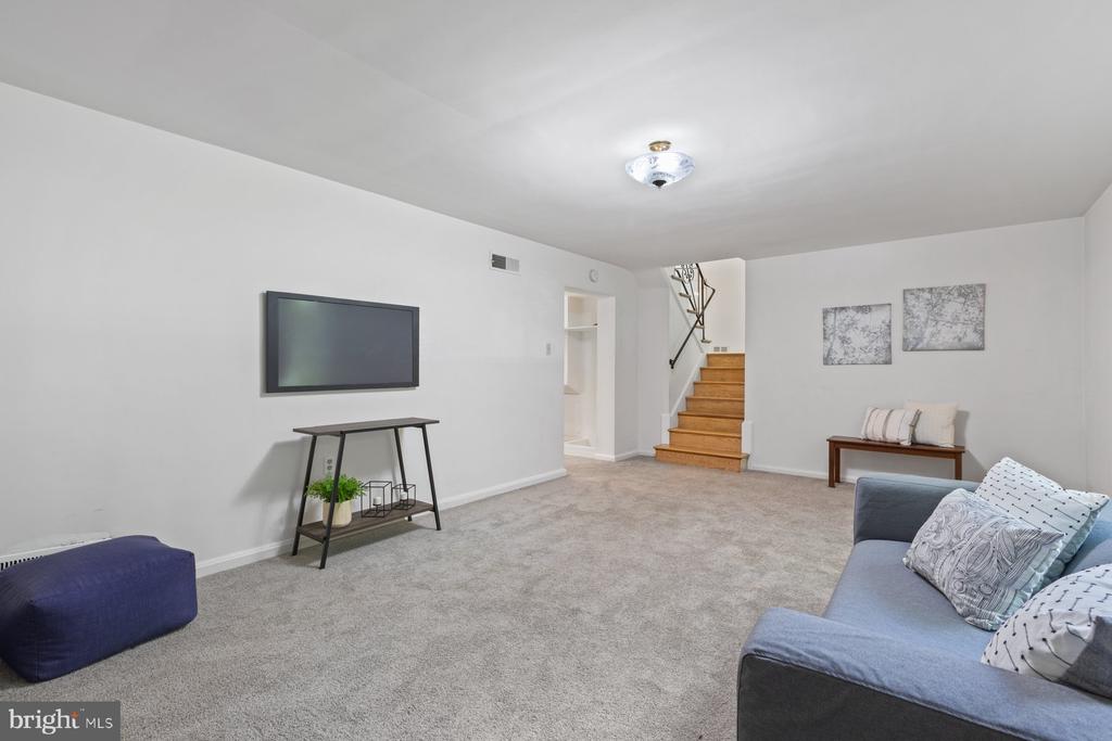 9706 Brixton Ln
