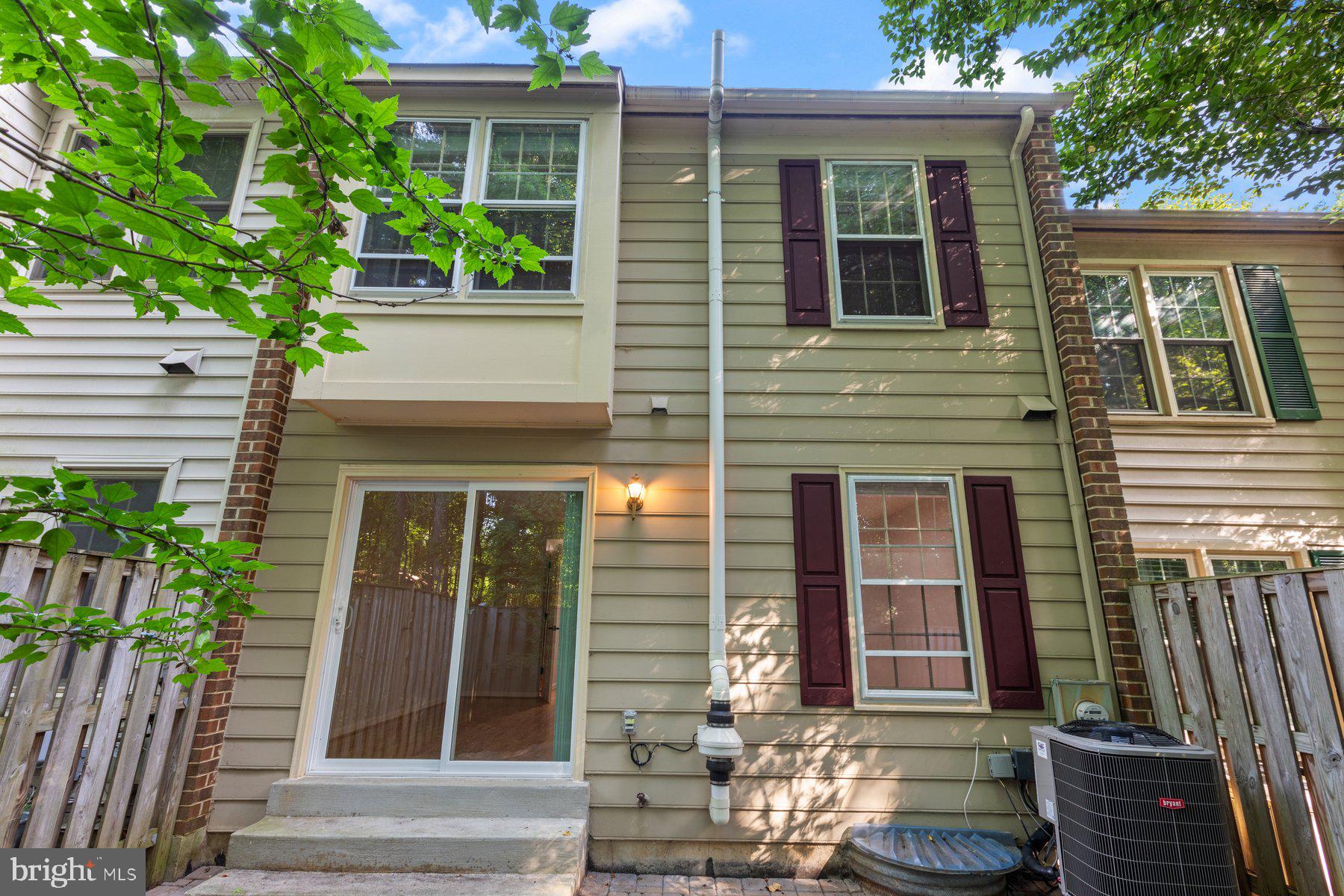 10037 Maple Leaf Dr