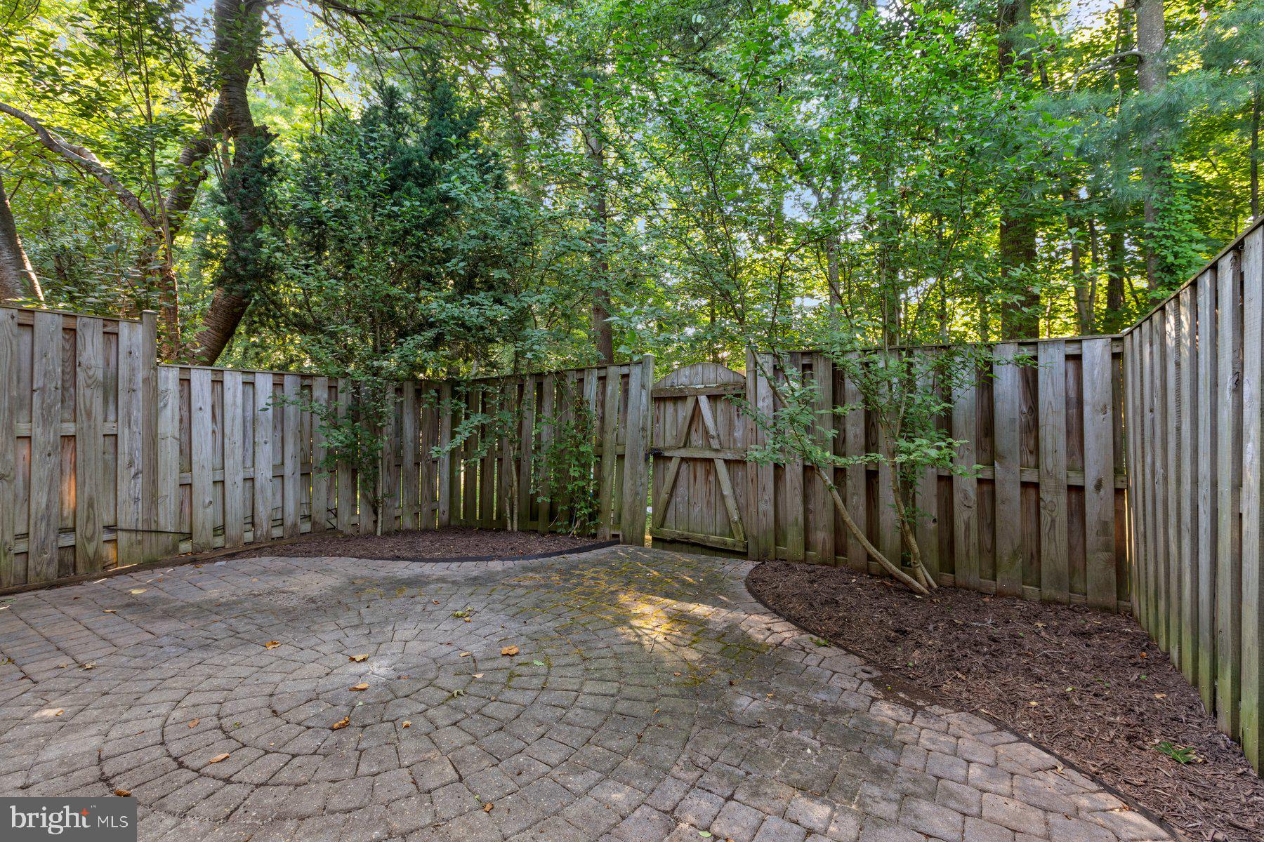 10037 Maple Leaf Dr