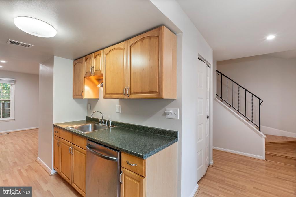 10037 Maple Leaf Dr