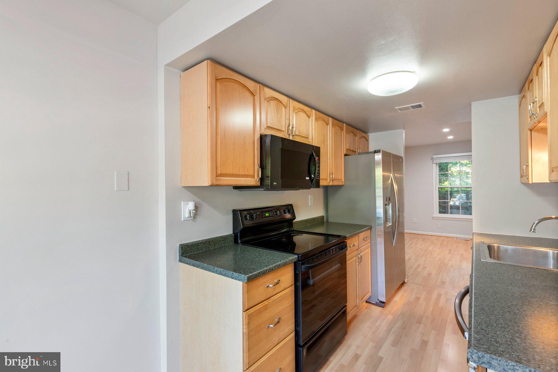 10037 Maple Leaf Dr