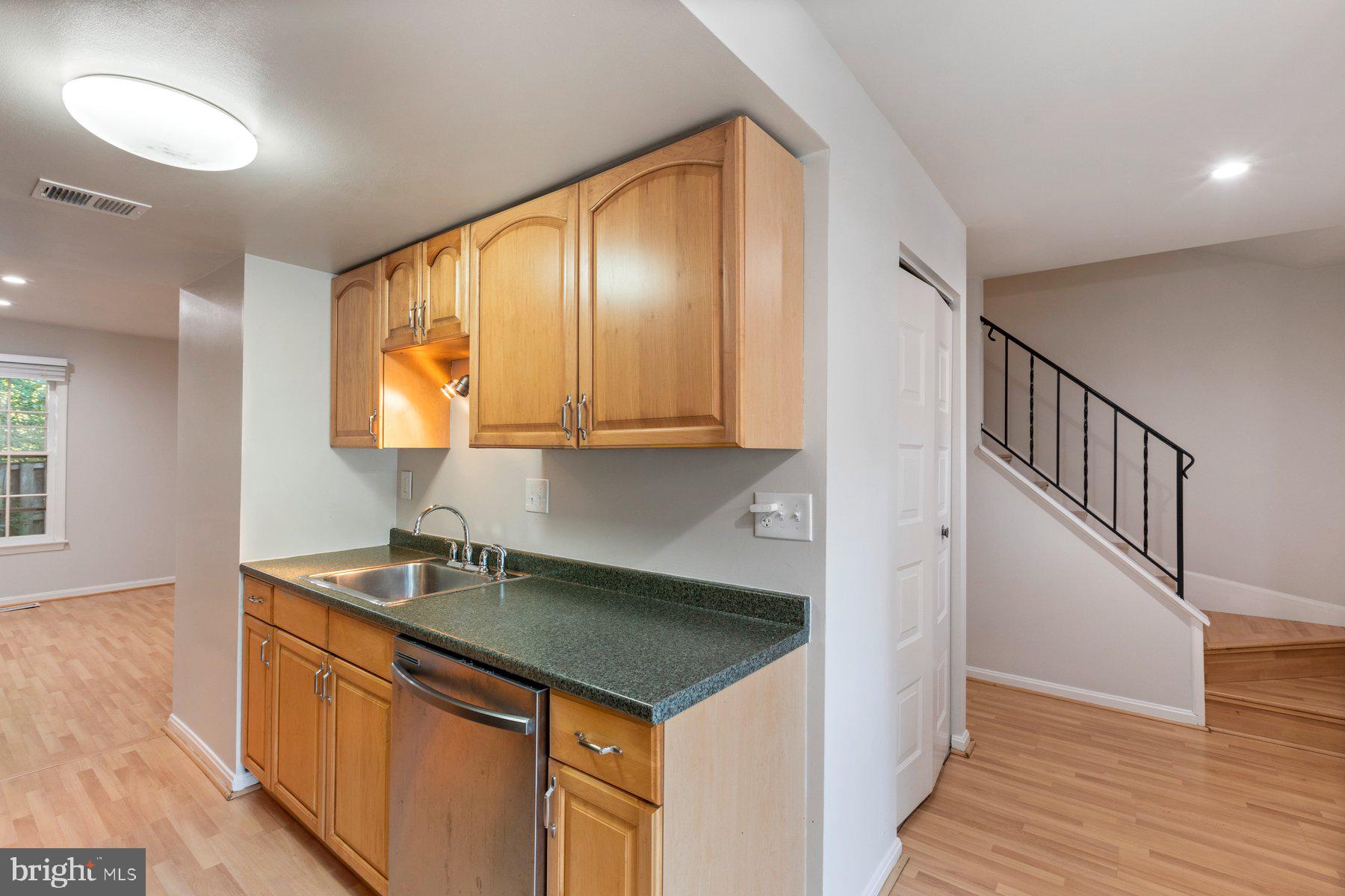 10037 Maple Leaf Dr