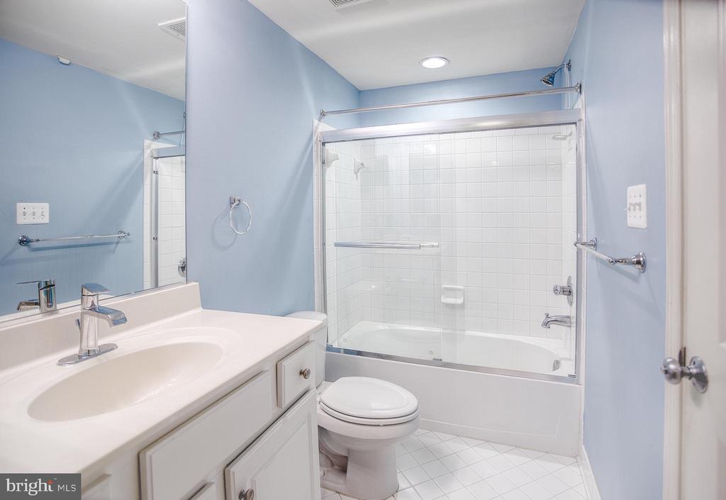 1105 VERBENA CT