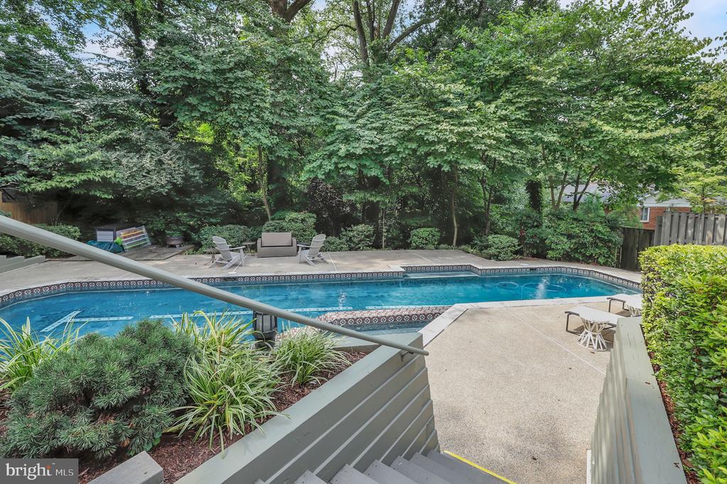 7016 RIVER ROAD
