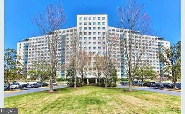 10201 GROSVENOR PL #1123