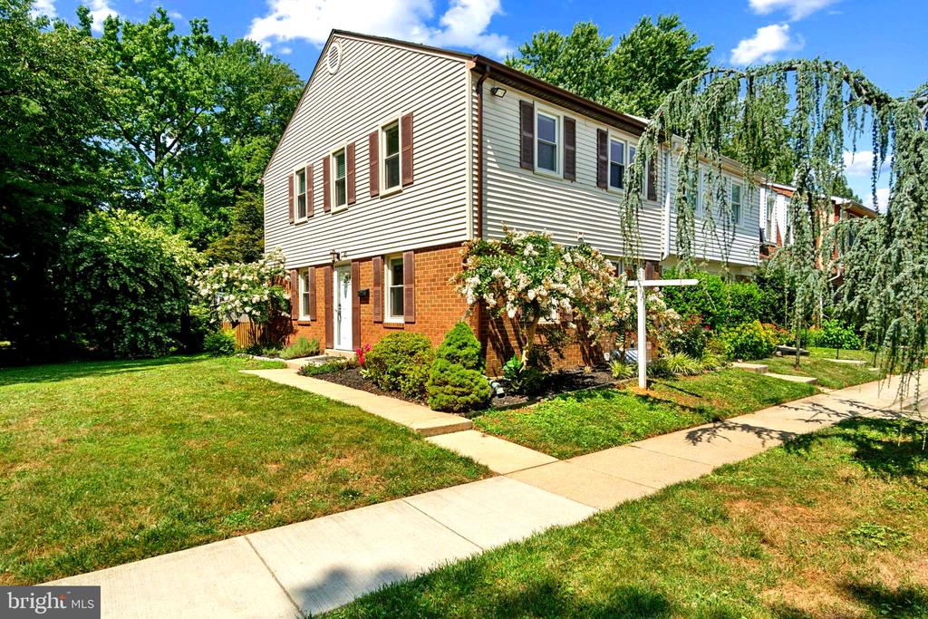 20 Big Acre Sq #22-10