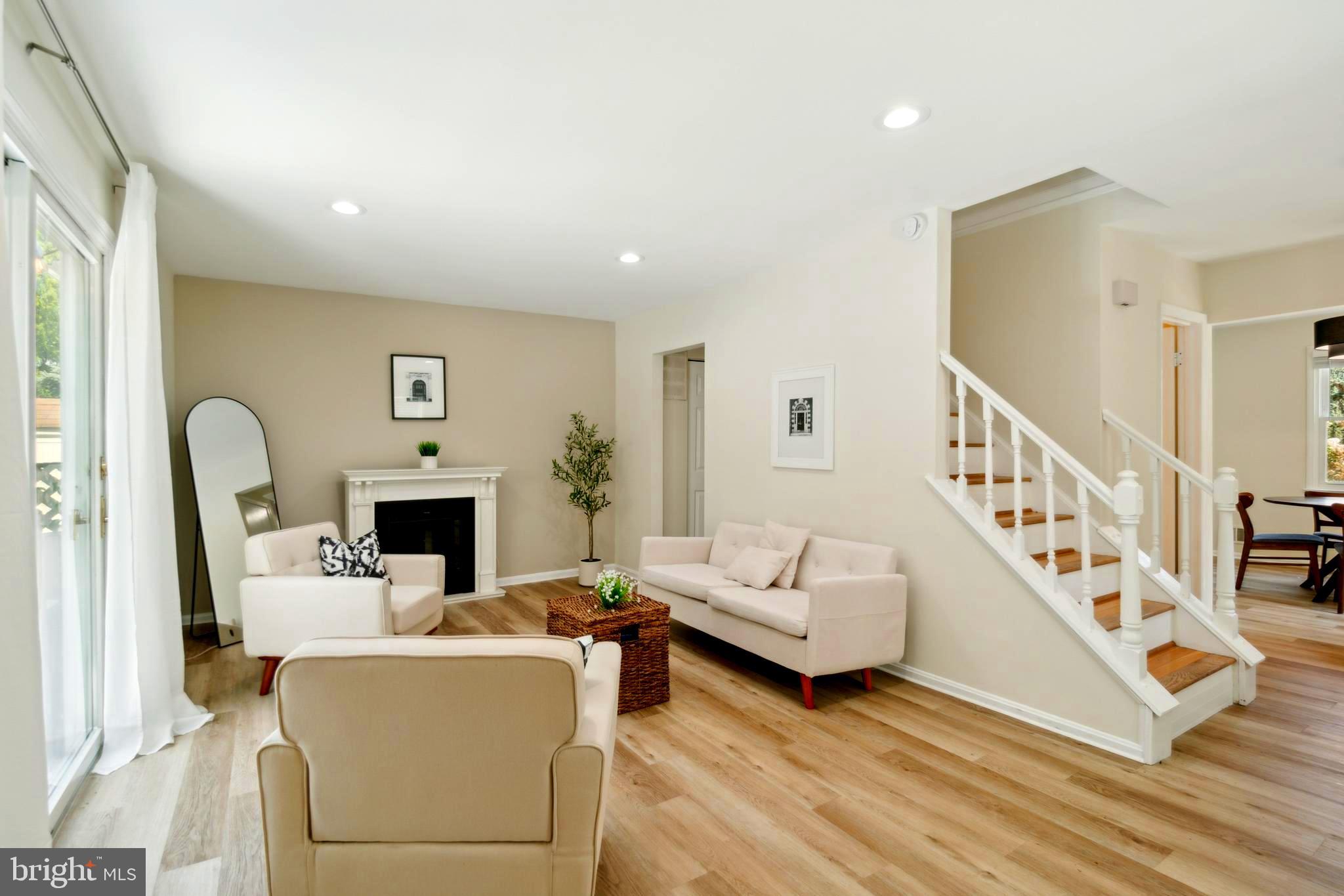 20 Big Acre Sq #22-10