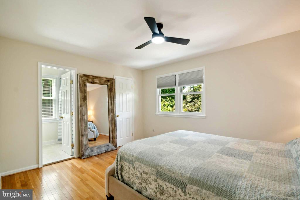 20 Big Acre Sq #22-10
