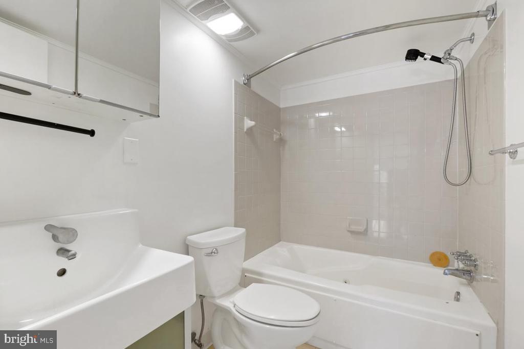 13400 SHADY KNOLL DRIVE Unit: 101