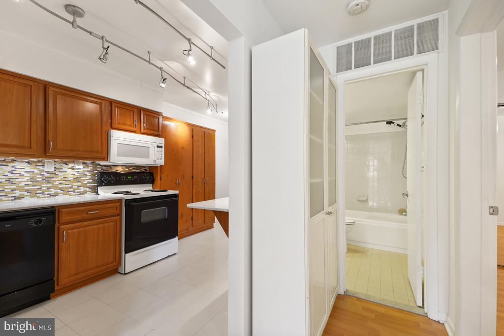 13400 SHADY KNOLL DRIVE Unit: 101