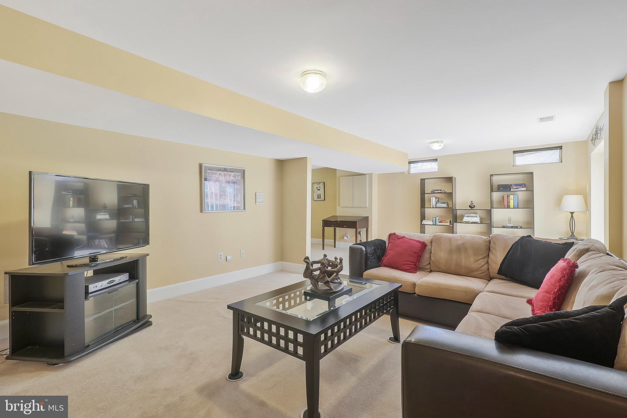 11006 Petersborough Dr