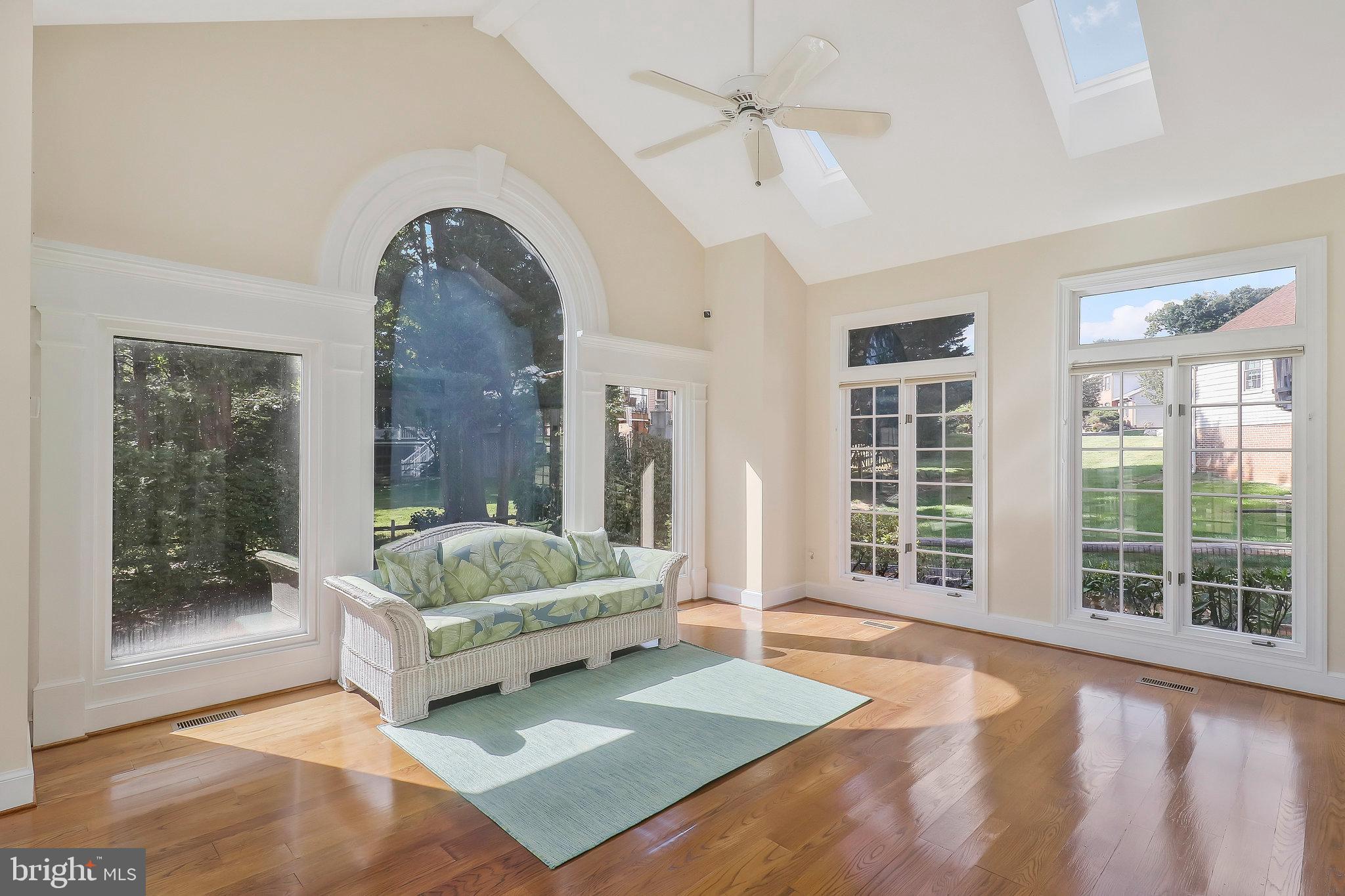 11006 Petersborough Dr
