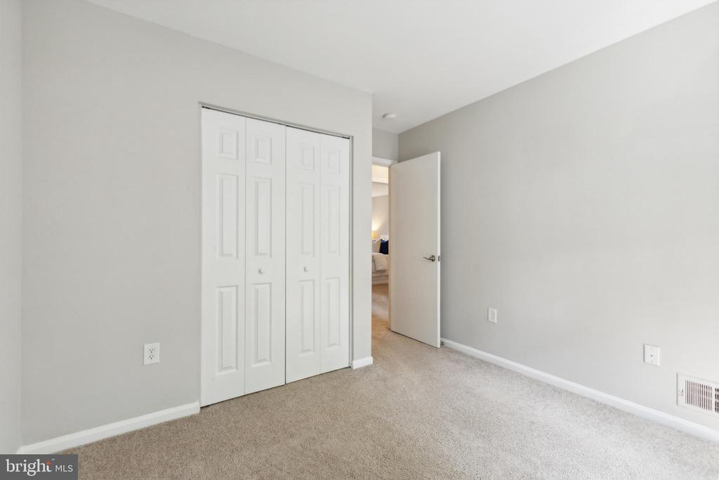 33 Landsend Dr