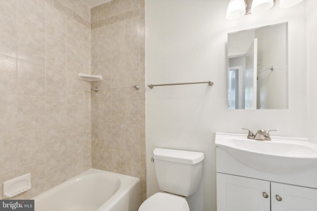 33 Landsend Dr