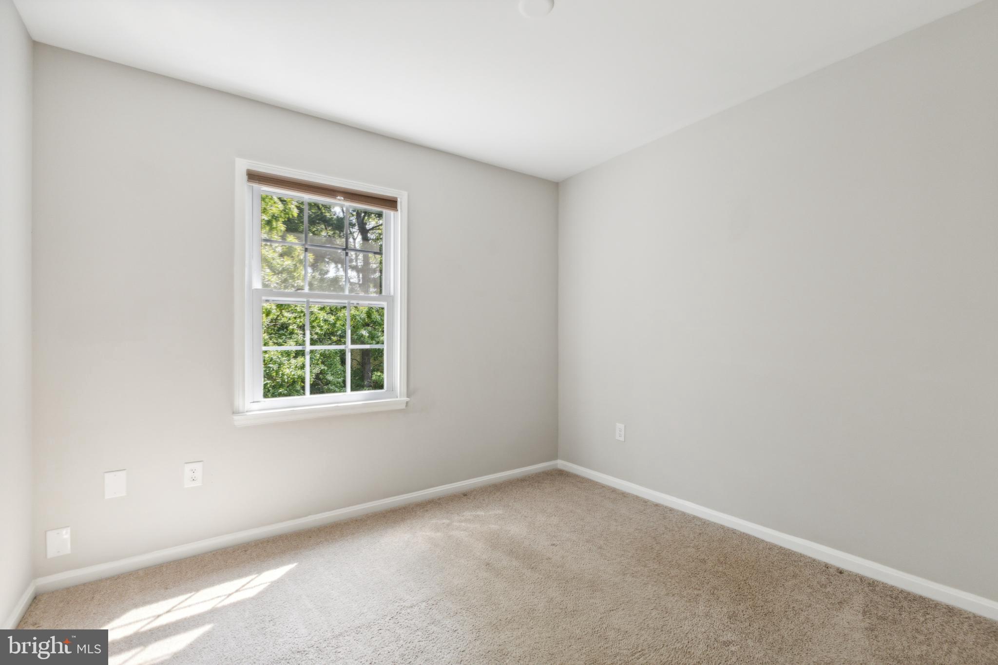33 Landsend Dr