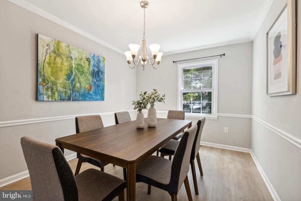 33 Landsend Dr