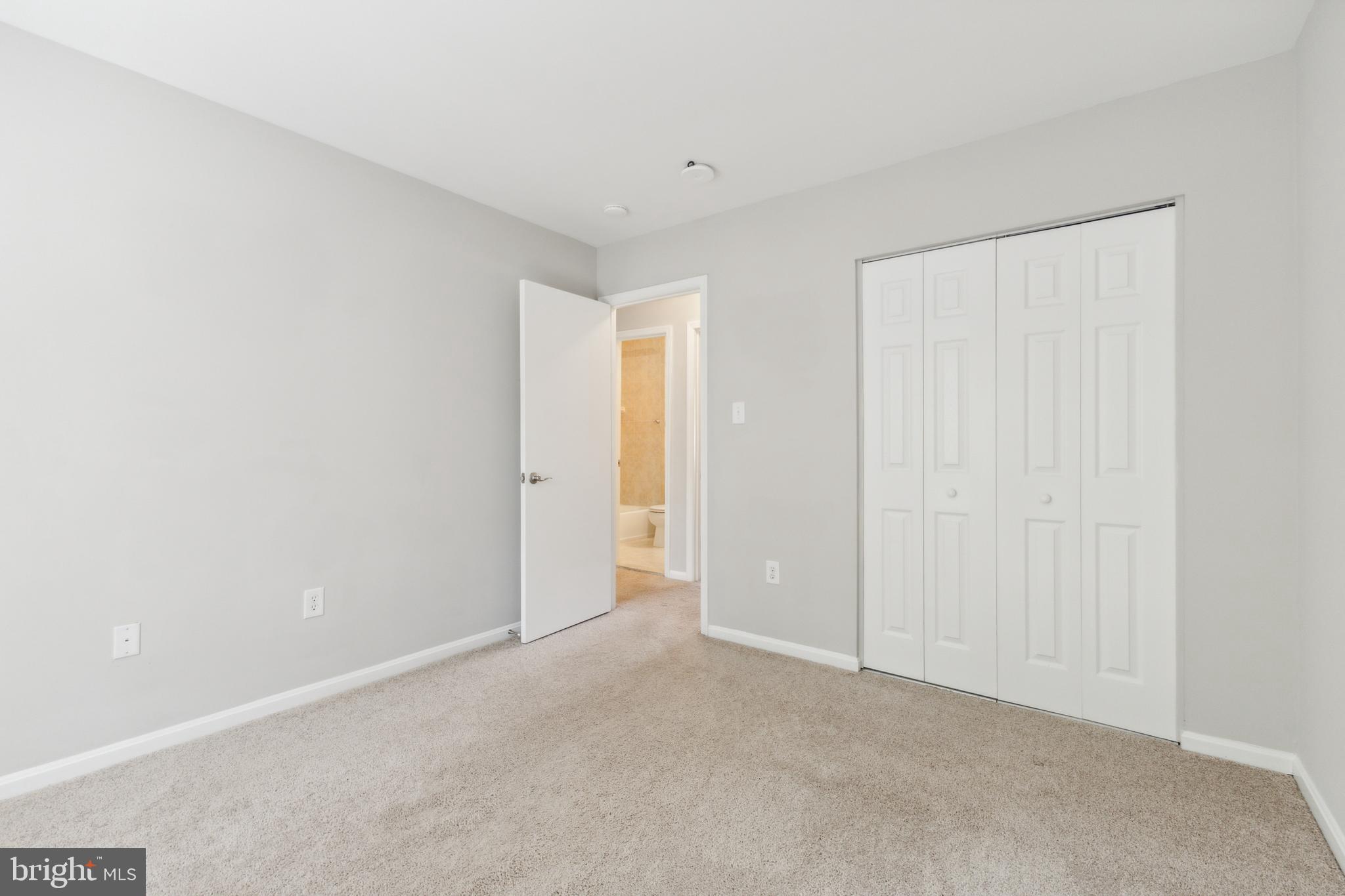 33 Landsend Dr