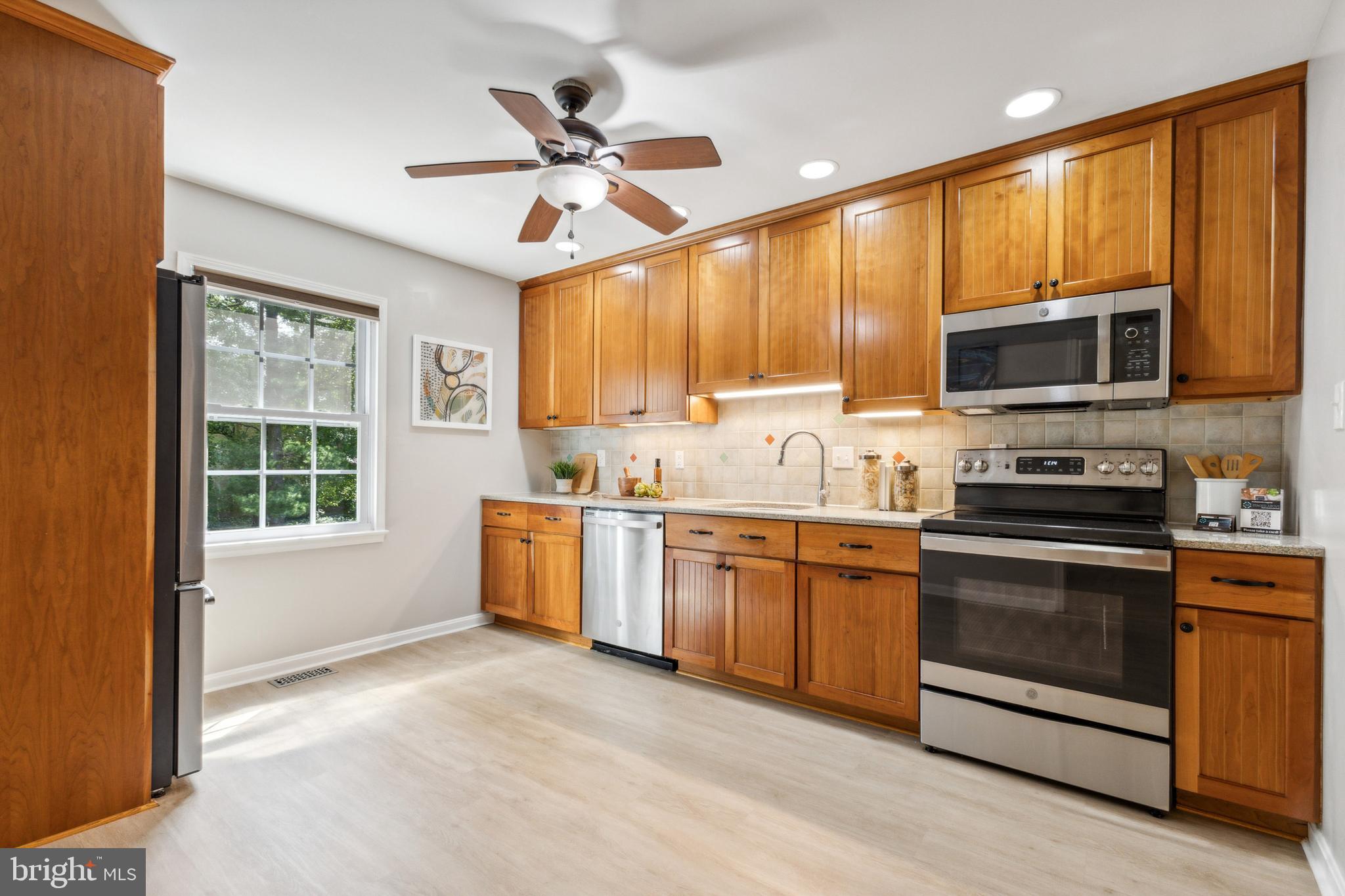 33 Landsend Dr